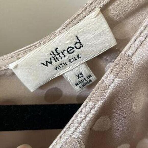 Wilfred Tops - Excellent XS Beige Wilfred With Silk Sleeveless Top